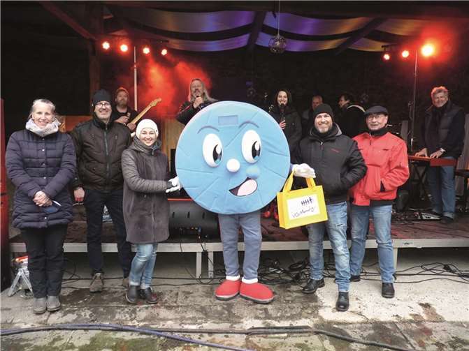 Gemeinsam mit Menni Mühlstein und der River Soul Connection eröffnete der Vorstand der Werbegemeinschaft VG Mendig e.V. den Konzertabend.