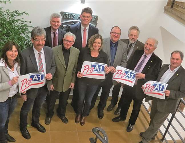 Gemeinsam mit Nachdruck für den Lückenschluss A1: Mitglied des Deutschen Bundestages (MdB) Mechthild Heil, Alfred Steimers (Bürgermeister der Verbandsgemeinde Ulmen), Wolfgang Schmitz (1. Beigeordneterder VG Wittlich-Land), Hartwig Noth (Erster Beigeordneter der Verbandsgemeinde Daun), MdB Patrick Schnieder, Heike Bohn (Bürgermeisterin der Verbandsgemeinde Hillesheim), Guido Nisius (Bürgermeister der Verbandsgemeinde Adenau und Sprecher der kommunalen Arbeitsgemeinschaft Pro Lückenschluss A1), Karl Häfner (Bürgermeister der Verbandsgemeinde Kelberg), Josef Bach (Erster Beigeordneter der Verbandsgemeinde Gerolstein) und Dieter Brill (Bürgerbündnis Pro A 1). VG Adenau