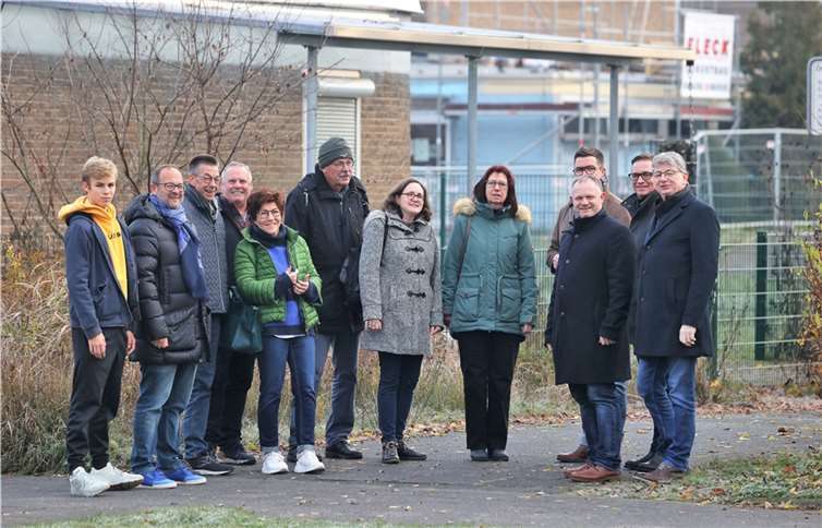 Gemeinsam mit Oberbürgermeister Jan Einig, Bürgermeister Peter Jung und Beigeordnetem Ralf Seemann haben Mitglieder der Papaya-Koalition die Planungen vor Ort besprochen und freuen sich auf eine zügige Umsetzung.  Foto: privat