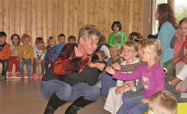 Gemeinsam mit Phoenix und Willi Wuff feierten die Kinder Erntedank.privat