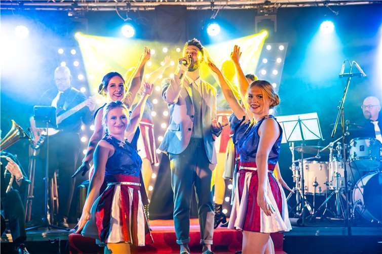 Gemeinsam mit Roman Lob und den Firefliesbegeisterte der Musikverein Wiedklang das Publikum.