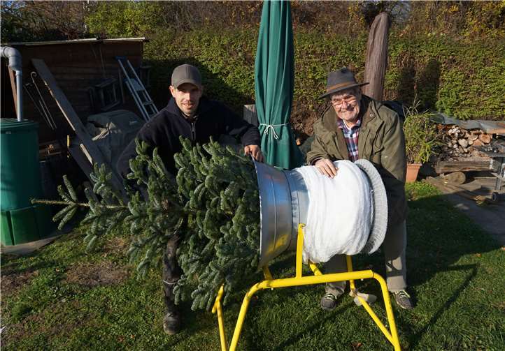 Gemeinsam mit Sohn Joseph (l.) sorgte sich Walter Büscher dieses Jahr mehr um die Gesundheit als um das leibliche Wohl seiner Gäste.
