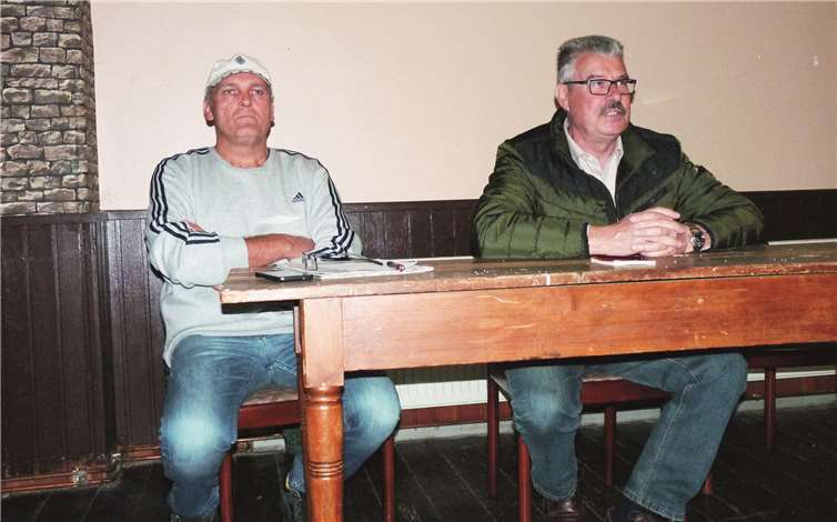 Gemeinsam mit Stadtbürgermeister Hans Peter Ammel hieß Dirk Mohr die Besucher der Informationsveranstaltung willkommen. Foto: FRE