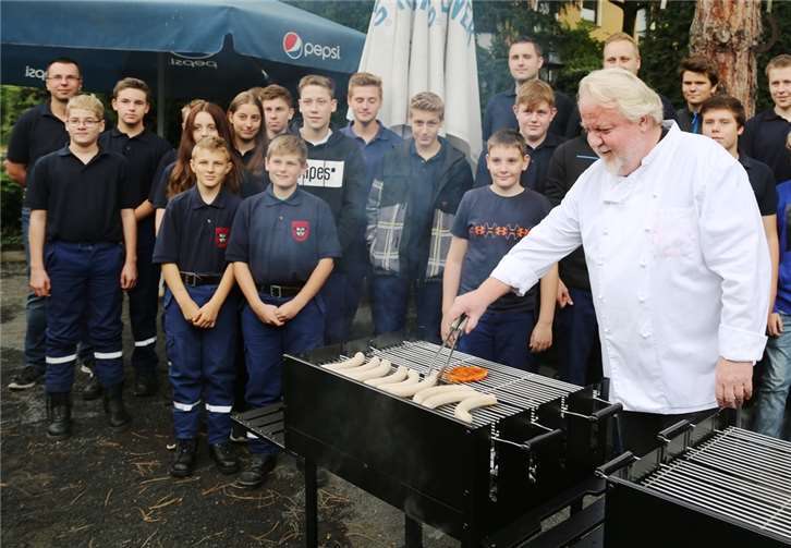 Gemeinsam mit Wirt Otto Stangl ging es für die Floriansjünger zum Angrillen. -StF-