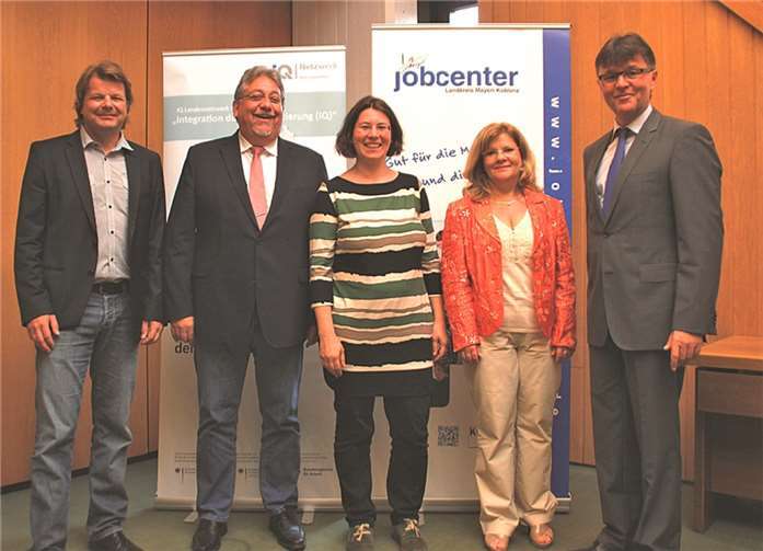 Gemeinsam mit dem Ersten Kreisbeigeordneten Burkhard Nauroth (r.) begrüßten Christoph Kretschmer und Jobcenter Geschäftsführer Rolf Koch, Ulrike Pingel und Christa Geisen (v.l.) die Teilnehmer der Informationsveranstaltung im Kreishaus.  Privat