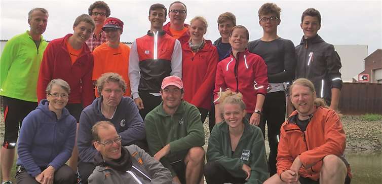 Gemeinsam mit dem gastgebenden Wanderruderverein „Die Wikinger“ verbrachten die Deichstädter ein paar schöne Tage in Hamburg. privat
