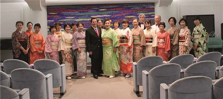 Gemeinsam mit dem japanischen Ensemble „Florire“ singt der Dernbacher Männergesangsverein zum Abschluss Beethovens „Ode an die Freude“. privat
