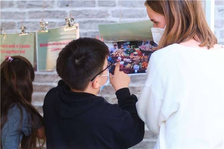 Gemeinsam mit der Glasfachschule Rheinbach führten die WELTfairÄNDERER in der Woche vom 25. bis zum 29. April 2022 Workshops durch, um die Schüler*innen zu eigenständigem, nachhaltigem Handeln zu inspirieren. Foto: privat