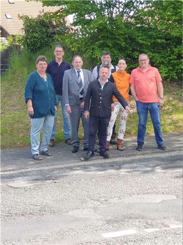 Stephan Wefelscheid fordert Sanierung der L264 im Bereich Urbach/Puderbach Gemeinsam mit der Urbacher Ortsbürgermeisterin Brigitte Hasenbring, sowie Mitgliedern des Ortsgemeinderats machte sich Wefelscheid zusammen mit heimischen Vertretern der Freien Wähler selbst vor Ort ein Bild vom Zustand der Landesstraße in den Ortsdurchfahrten Urbach und Puderbach. Foto: privat