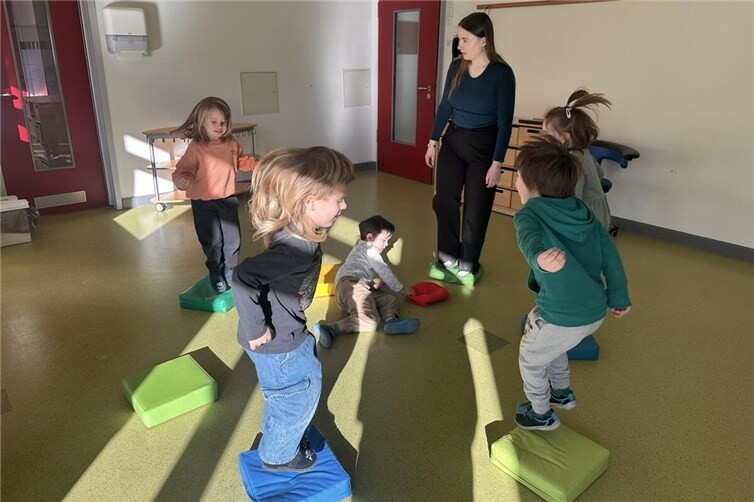 Gemeinsam mit der angehenden Erzieherin Jule Kanebley begaben sich die Kinder auf eine fantasievolle Reise zum Planeten Wut.