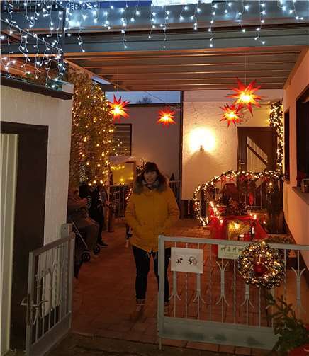 Gemeinsam mit ihrem Manngestaltete Jutta Kremer eine weihnachtliche Landschaft.