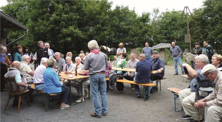 Gemeinsam mit ihren Familien und Freunden feierte die Layerbruderschaft ihren Waldausflug auf dem Museumslay-Gelände von Werner Geilen.