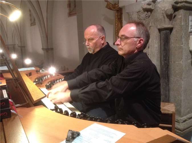 Gemeinsam musizierteb die beiden Organisten. privat