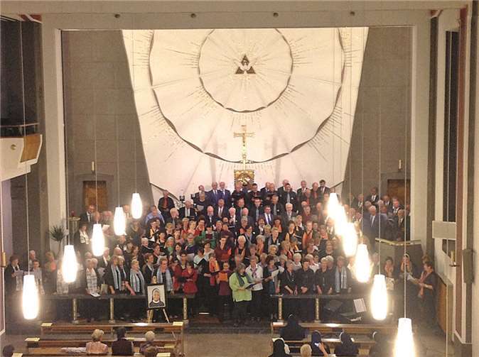 Gemeinsam sangen die zehn Chöre „O happy Day“. Privat