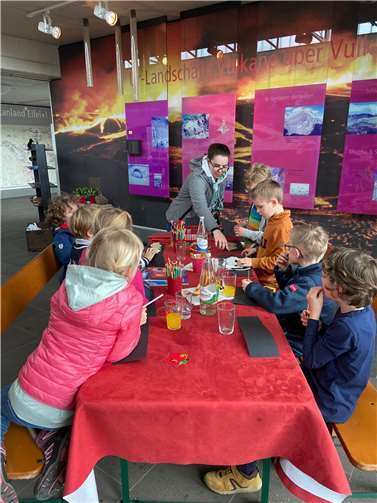 Gemeinsam spielen und lernen beim Kindergeburtstag in den Erlebniswelten Grubenfeld.  Foto: Christina Wolff/ Stadt Mayen