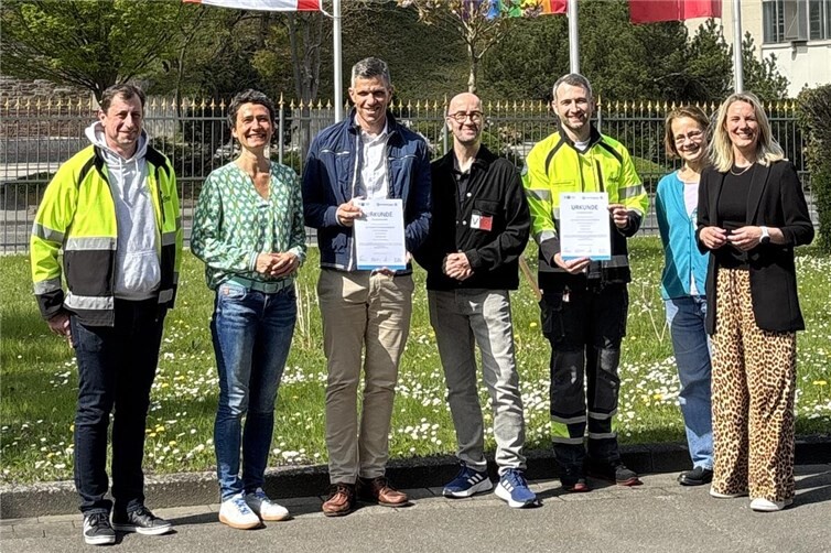 Gemeinsam stark für die Zukunft: Feierliche Urkundenübergabe bei Coca-Cola.