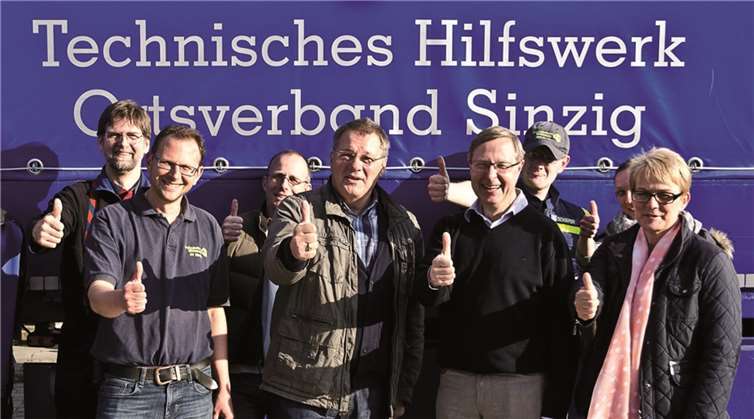 Gemeinsam stark (vordere Reihe von links): Zugführer Daniel Gronwald, Vorsitzender Jochen Tarrach, Ortsbeauftragter Frank Schulze und Schatzmeisterin Georgia Pfleiderer.THW Sinzig/Hagen Hoppe