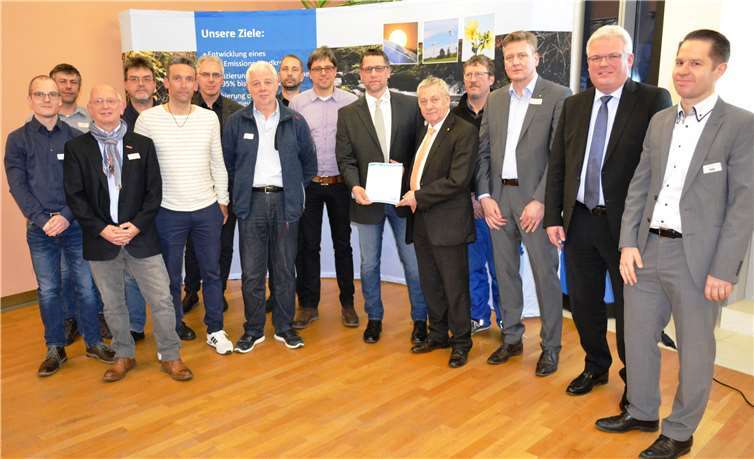 Gemeinsam unterzeichnen die Unterstützer eine entsprechende Kooperationsvereinbarung.  Kreisverwaltung Cochem-Zell