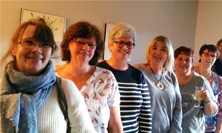 Gemeinsam verbrachte man schöne Stunden bei amüsanten Gesprächen und Kuchen.privat