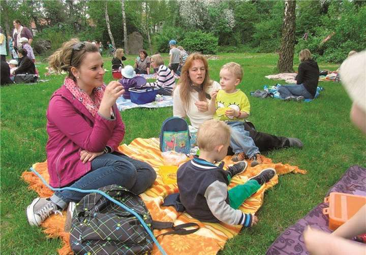 Gemeinsam verbrachten die Kinder mit ihren Müttern ein gemütliches Picknick.  Privat