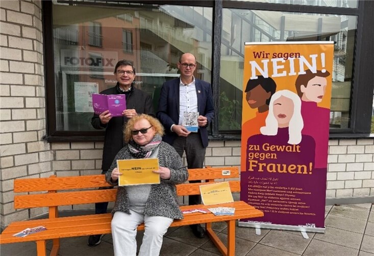 Gemeinsam wird der Orange Day in Bad Hönningen unterstützt.  Foto: Sabrina Heising