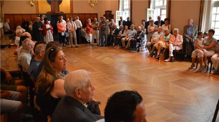 Gemeinsam wollten sie alle zusammen mit Bruder Lukas seinen Ehrentag feiern.