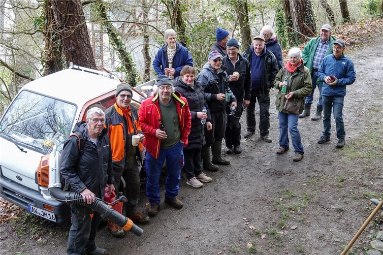Gemeinsam wurde aufgeräumt.  Foto: Christine Klein