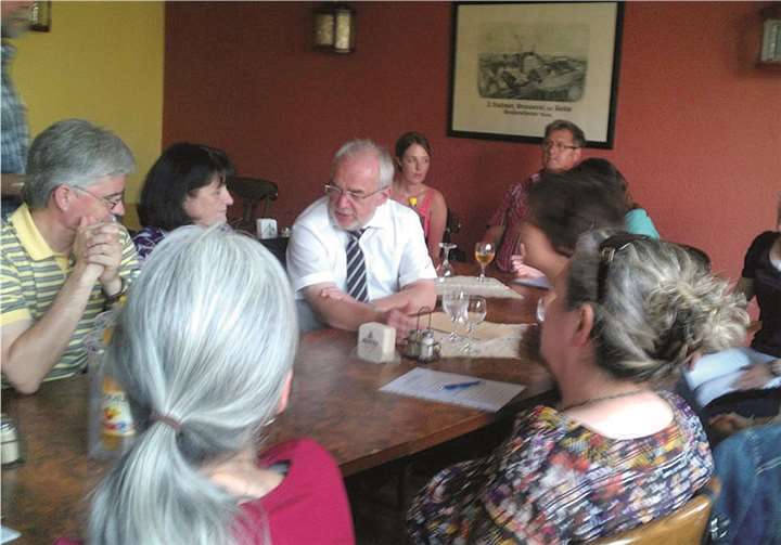 Gemeinsam wurde darüber beraten, wie können man das Projekt der Zugehenden Beratung an Grundschulen über die zeitliche Befristung hinaus erhalten kann.  Privat