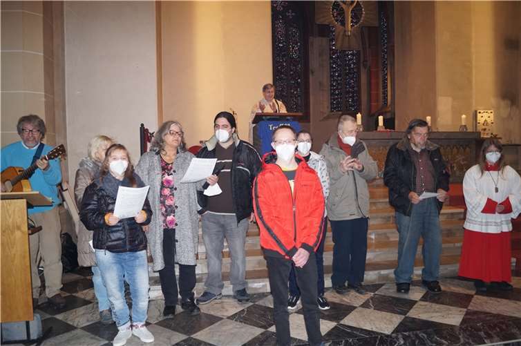Gemeinsam wurde das Treff-Jubiläumslied gesungen. Foto: privat