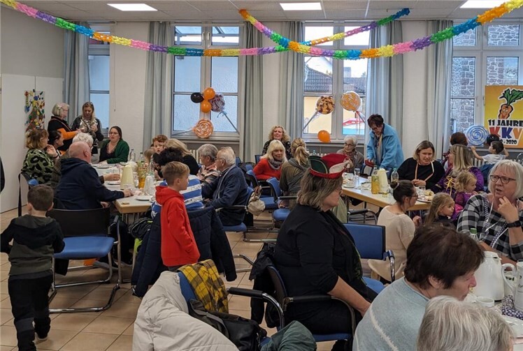 Gemeinsam wurde der Beginn der Session gefeiert.