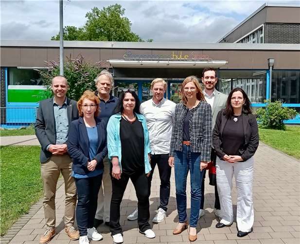 Gemeinsam wurde der Bildungscampus in Sinzig besucht.  Foto: Johannes Bentrup