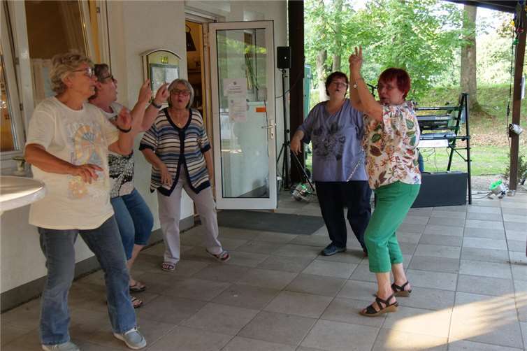 Gemeinsam wurde die Tanzfläche gestürmt. Foto: Fred Kutscher