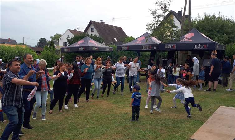 Gemeinsam wurde gefeiert und getanzt. privat