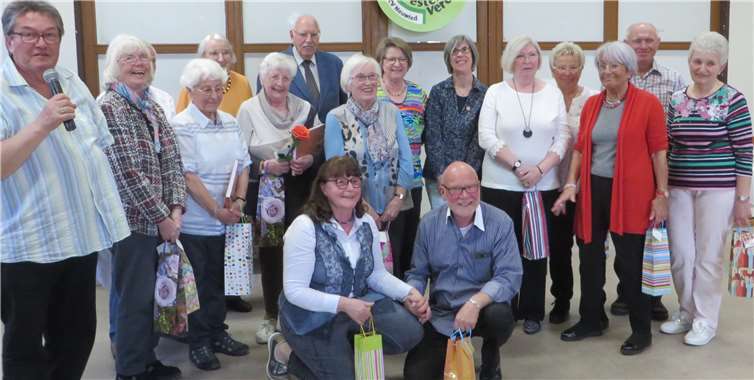 Gemeinsam wurde gespeist, gefeiert und gelacht. Aber auch die Ehrungen kamen nicht zu kurz und so wurden langjährige und wanderfreudige Mitglieder ausgezeichnet und geehrt. Foto: privat