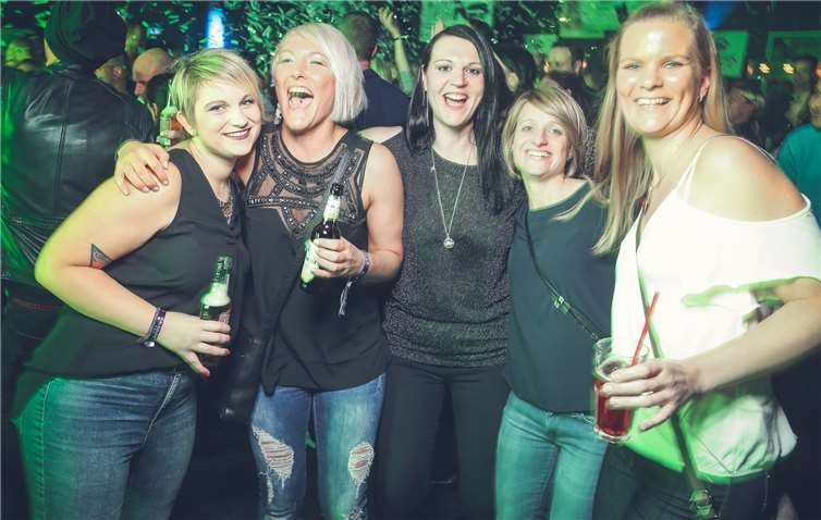 Gemeinsam wurde mit den Kolleginnen die Nacht zum Tag gemacht.