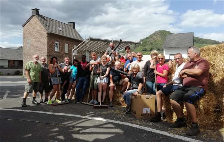 Gemeinsam wurde nach dem Fest angepackt und alles wieder aufgeräumt. Foto: privat