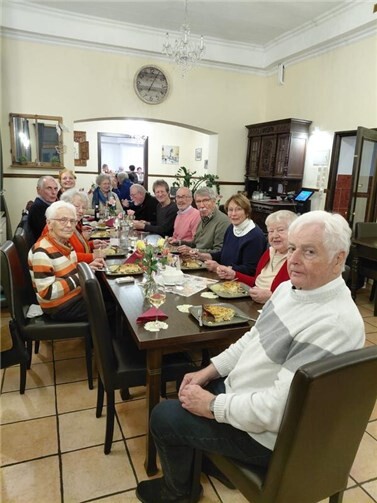 Gemeinsam wurden Erinnerungen ausgetauscht.  Foto: Carina Noethen