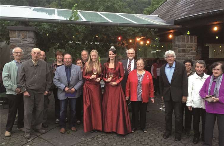 Gemeinsam wurden viele volkstümliche Lieder gesungen.TE