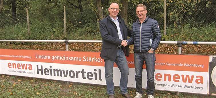 Gemeinsam zum Erfolg: Werner Faßbender und Kai Birkner geben sich die Hand auf die erfolgreiche Partnerschaft. privat