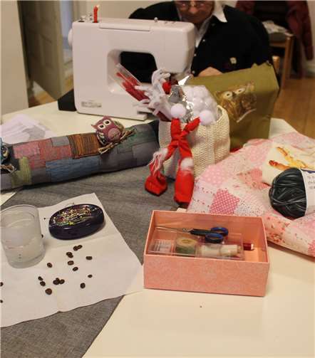 Gemeinsame Handarbeit mit anschließendem Frühstück. privat