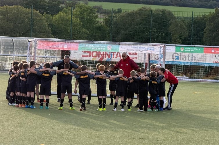 DFB-Mobil fördert F1-Jugend der Grafschafter JSG in Vettelhoven