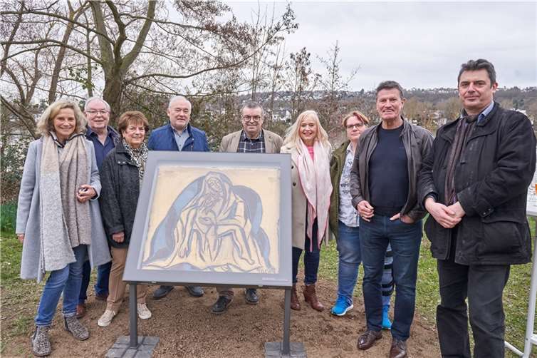 Gemeinsamer Einsatz für die Erinnerung an den Künstler Philipp Dott: (v.li.) Dr. Anna Köbberling MdL, das Sammler-Ehepaar Warnke, Karl-Heinz Rosenbaum (Stadtrat), Toni Bündgen (Stadtrat), Dr. Margit Theis-Scholz (Dezernentin für Bildung und Kultur der Stadt Koblenz), Tanja Nikolay (Kultur- und Schulverwaltungsamt), Detlev Pilger (Stadtrat) und Matthias von der Bank (Leiter Mittelrhein-Museum). Foto: Sascha Ditscher
