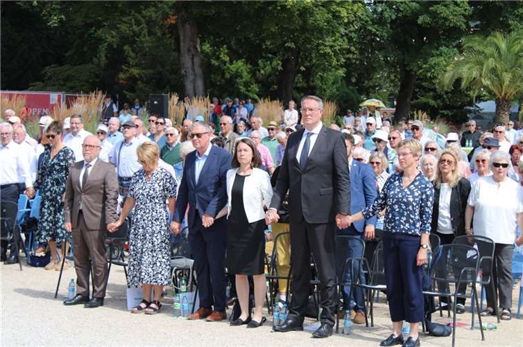 Gemeinsames Gedenken im Kurpark. Foto: DU