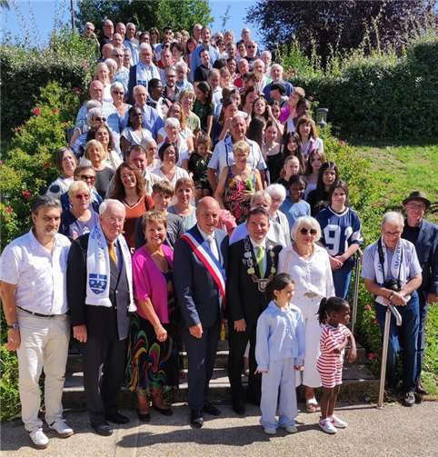 Meckenheimer Delegation zu Gast in Meckenheims französischer Partnerstadt Le-Mée-sur-Seine Gemeinsames Gruppenfoto. Fotos: privat