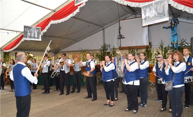 Gemeinsames Konzert des Tambourcorps Oberwinter und der Burgbläser Rheinbach.
