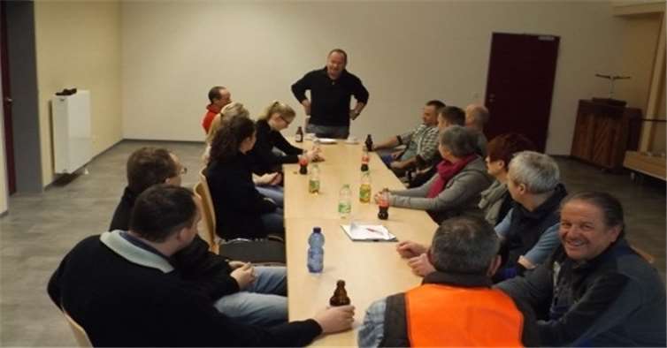 Gemeinsames Mittagessen im Bürgerhaus nach getaner Arbeit.