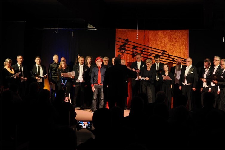 Gemeinsames Schmlussbild aller Gruppen bei Vallendarer a-cappella-Festival