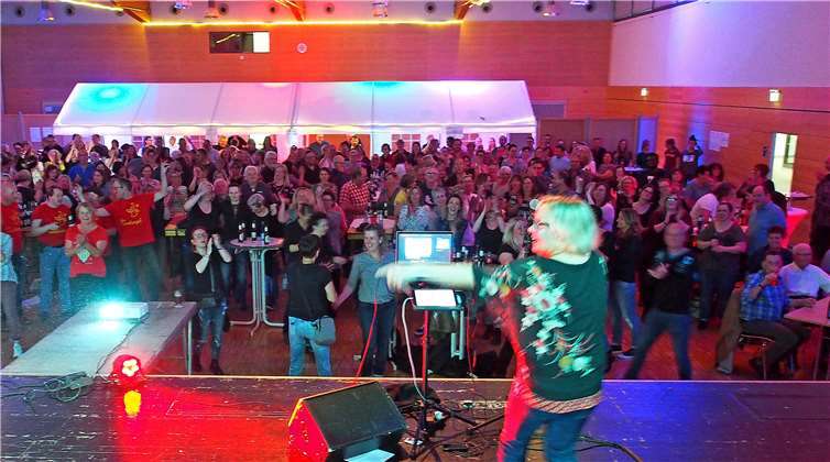 Gemeinsames Singen bei ausgelassener Stimmung - auch schiefe Töne sind willkommen! Fotos: privat