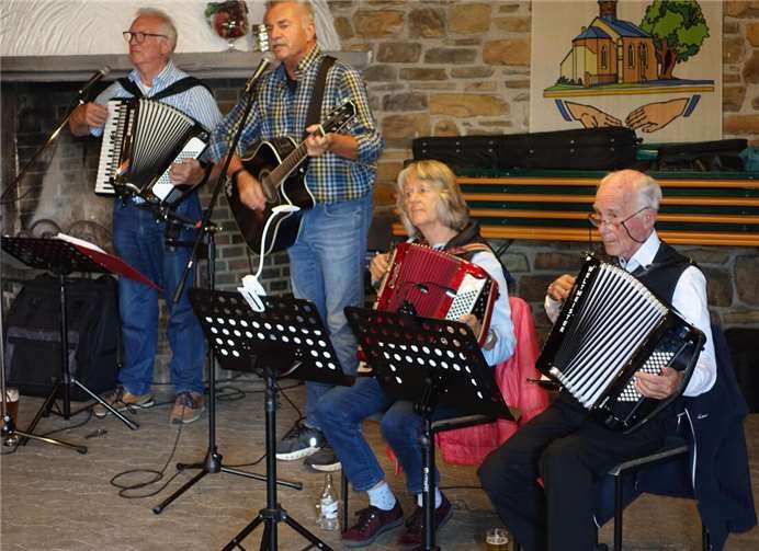 Gemeinsames Singen verbindet.  Foto: Rainer Stuckenschmidt