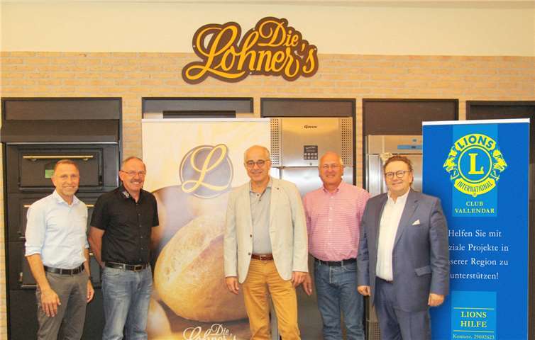 Gemeinsames Ziel, hilfsbedürftigen Menschen zu helfen: (V.l.) Vertreter von „Die Lohner’s“, die beiden Geschäftsführer Helmut Moll und Jürgen Lamparter, sowie die Lionsfreunde Jürgen Scholz (Präsident), Martin Schäfer und Rolf Hübner.privat